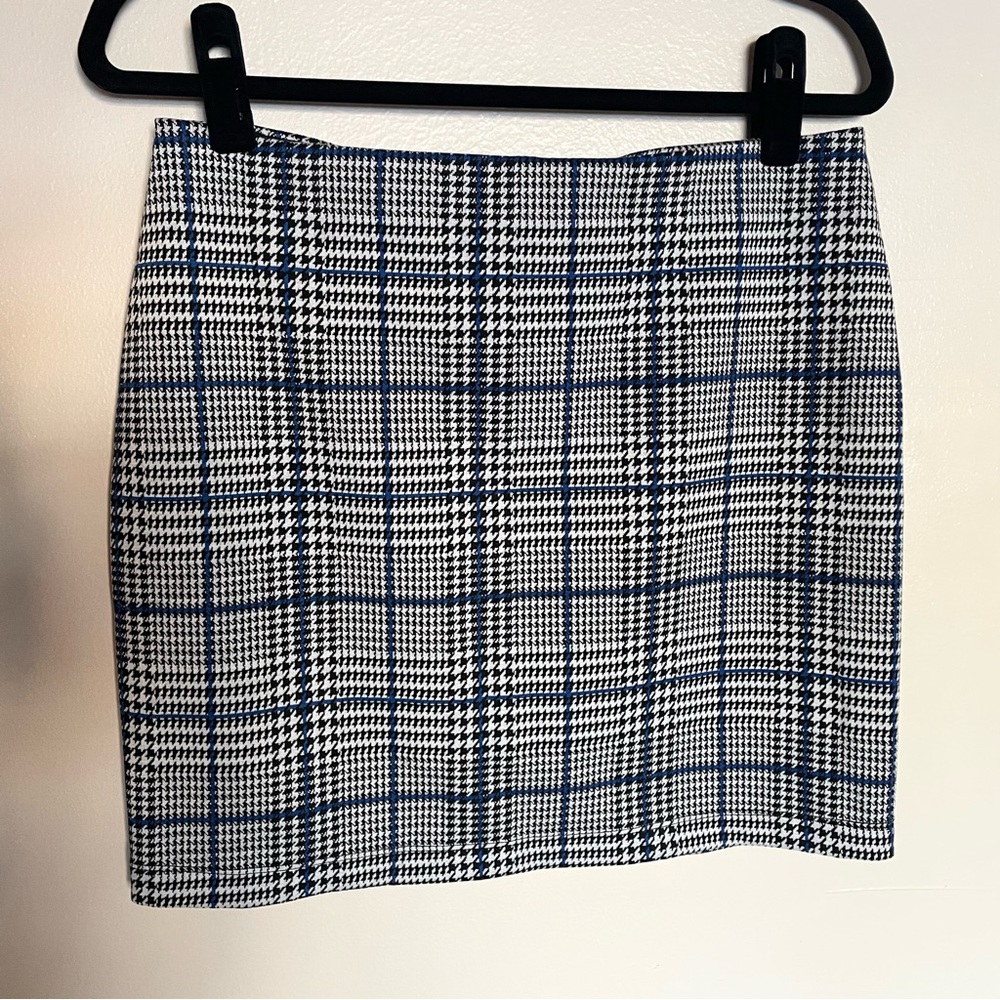 Express mini skirt size medium